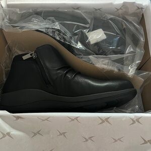 Aetrex ankle boots Zoey NIB